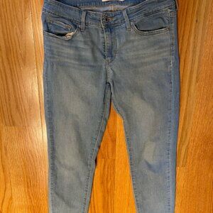 Women Levi jeans size 28